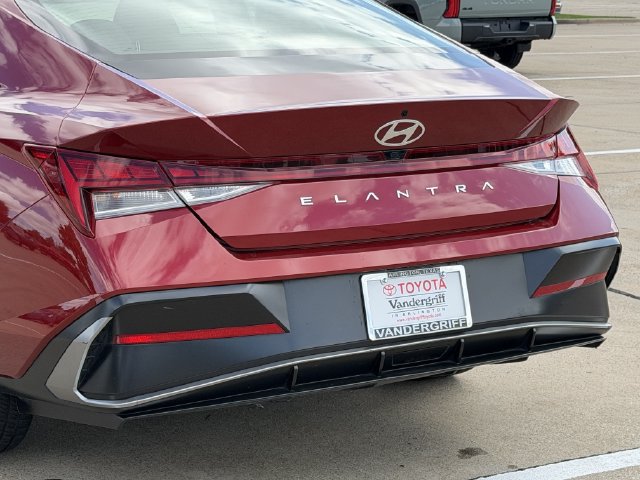 Used 2025 Hyundai Elantra SEL FWD image 6