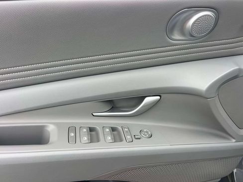 Certified 2025 Hyundai Elantra Sport FWD image 15