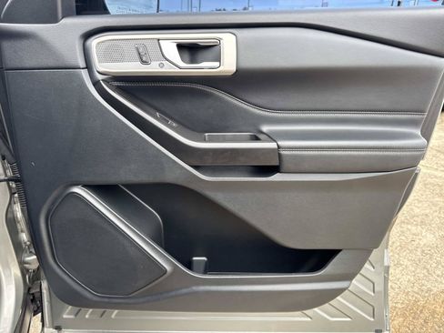 Used 2020 Ford Explorer Limited RWD image 13
