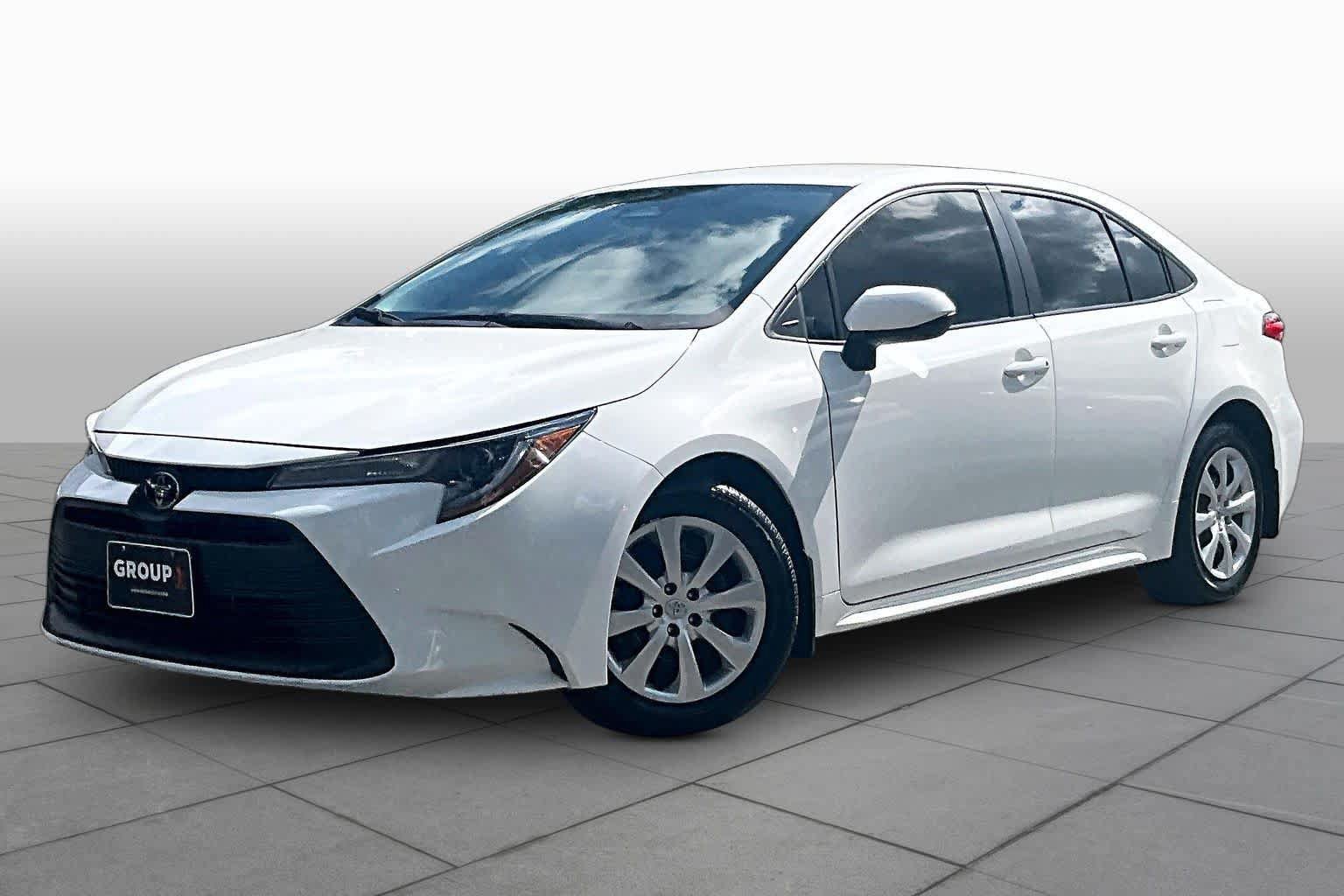 Used 2025 Toyota Corolla LE FWD image 1