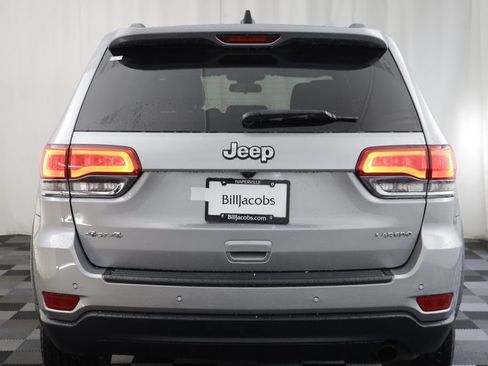 Used 2018 Jeep Grand Cherokee Laredo AWD/4WD image 15