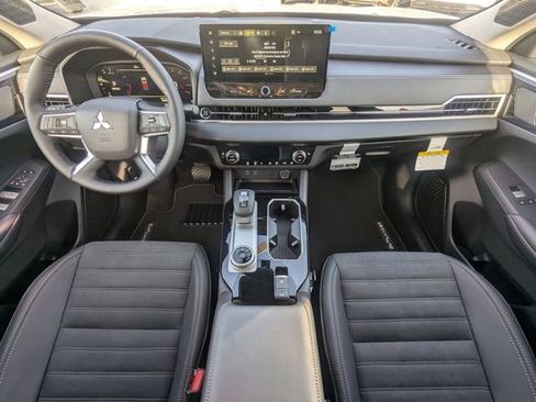 New 2026 Mitsubishi Outlander SE image 19