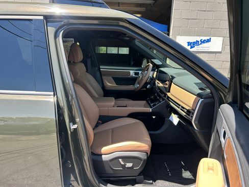 Used 2025 Hyundai Santa Fe Limited AWD/4WD image 29