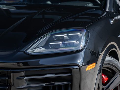 Certified 2025 Porsche Cayenne S AWD/4WD image 18