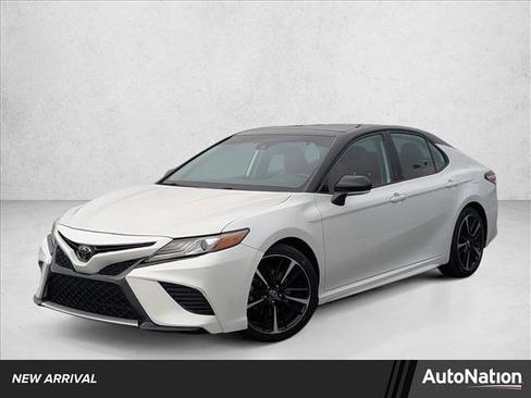 Used 2019 Toyota Camry XSE image 1
