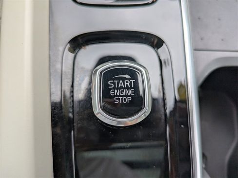 Certified 2022 Volvo XC60 B5 Inscription w/ Advanced Package image 29