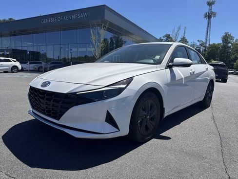 Certified 2023 Hyundai Elantra SEL FWD image 3