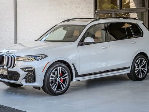 Used 2022 BMW X7 xDrive40i w/ M Sport Package AWD/4WD image 6