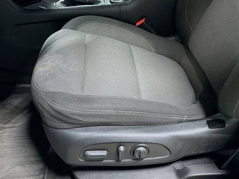 Used 2023 Chevrolet Traverse LT FWD image 19