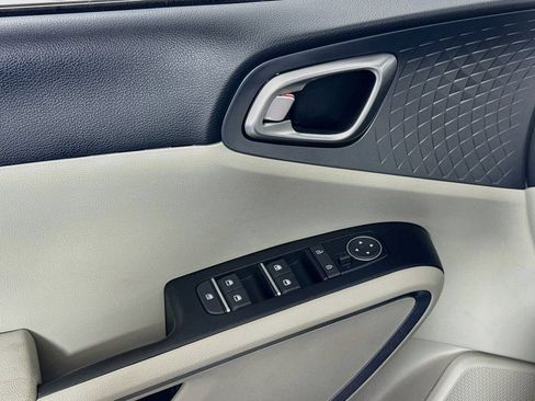 Used 2022 Kia Soul S FWD image 18