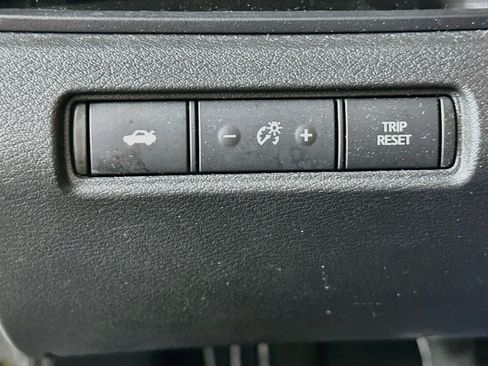 Used 2025 Nissan Altima 2.5 SV FWD image 16