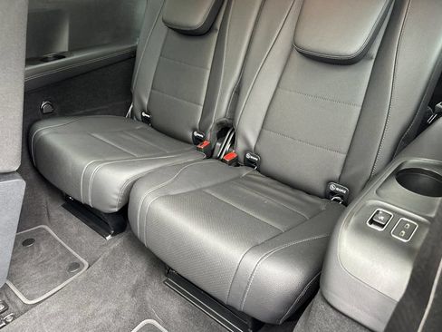 Used 2024 Mercedes-Benz GLS 450 4MATIC image 15