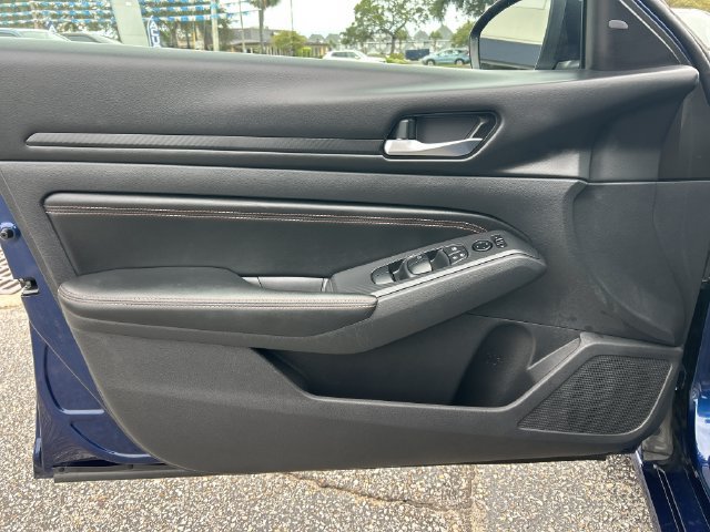 Used 2020 Nissan Altima 2.5 SR w/ Premium Package FWD image 16