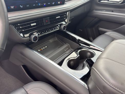 Used 2025 Chevrolet Tahoe Z71 w/ Comfort Package image 13