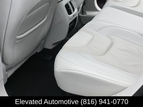 Used 2019 Jeep Cherokee Limited w/ Technology Group image 13