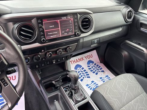 Used 2020 Toyota Tacoma TRD Off-Road image 10