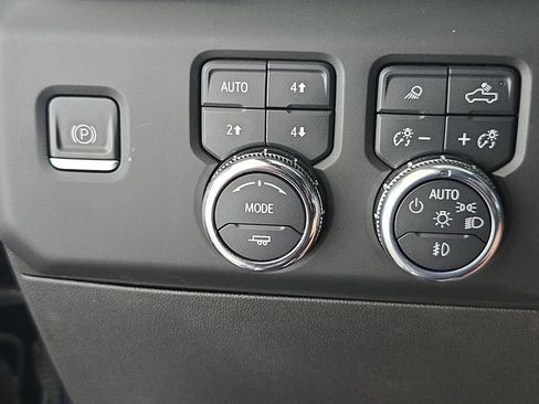 Used 2023 GMC Sierra 1500 AT4 w/ AT4 Premium Package AWD/4WD image 23
