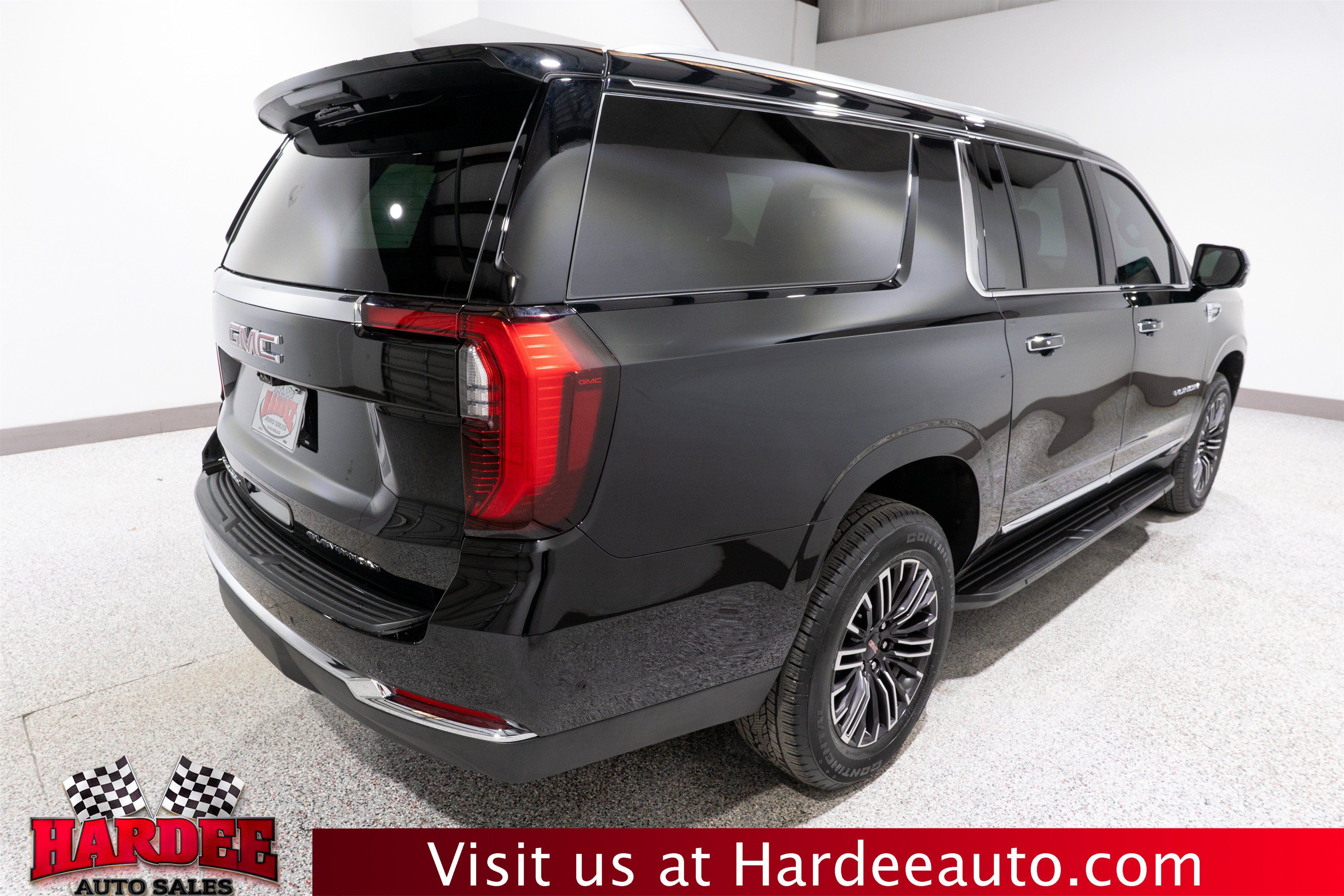Used 2025 GMC Yukon XL Elevation w/ Elevation Premium Package AWD/4WD image 5