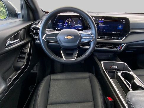 Used 2025 Chevrolet Equinox LT w/ Convenience Package II FWD image 6