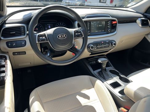 Used 2019 Kia Sorento FWD image 22