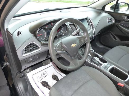 Used 2019 Chevrolet Cruze LT w/ Convenience Package FWD image 23