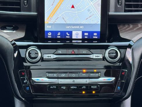 Used 2023 Ford Explorer Platinum w/ Technology Package AWD/4WD image 25