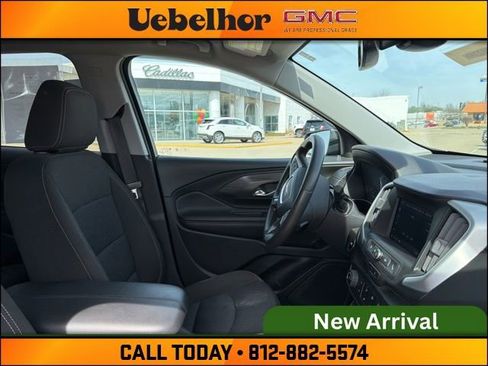 Used 2022 GMC Terrain SLE image 2