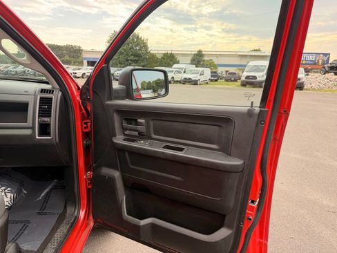 Used 2014 RAM 1500 Express RWD image 26