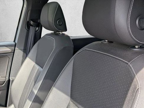 Used 2023 Volkswagen Tiguan SE R-Line image 13