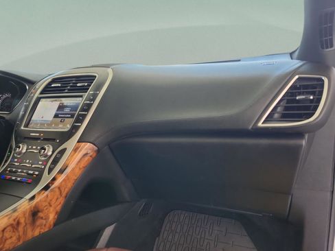 Used 2016 Lincoln MKX Reserve w/ Technology Package FWD image 19