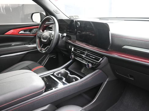 Used 2024 Chevrolet Traverse RS w/ LPO, Floor Liner Package image 37