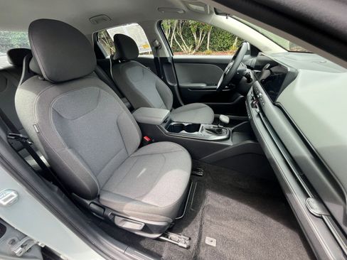 Used 2025 Kia K4 LXS image 35