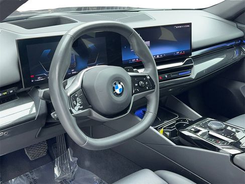 Used 2024 BMW 530i image 14