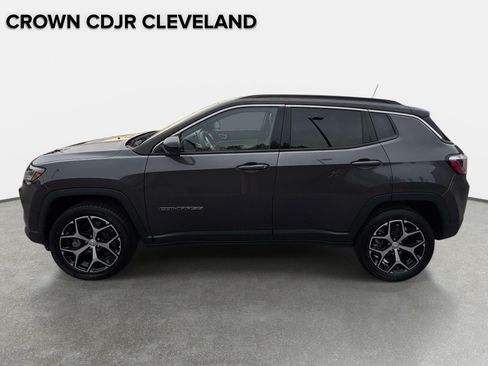 Used 2024 Jeep Compass Limited AWD/4WD image 2