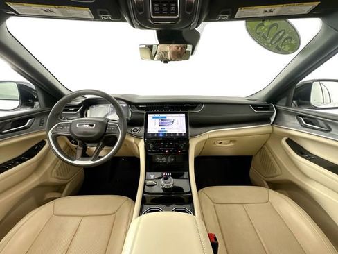 Used 2023 Jeep Grand Cherokee L Limited w/ Luxury Tech Group II AWD/4WD image 11