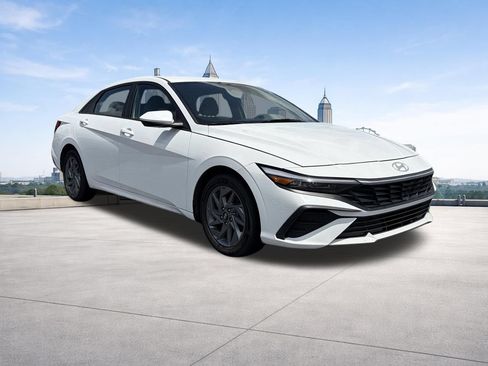 Used 2024 Hyundai Elantra SEL FWD image 25