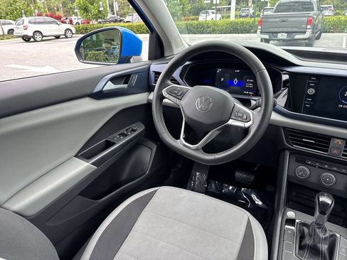 Used 2022 Volkswagen Taos SE FWD image 21