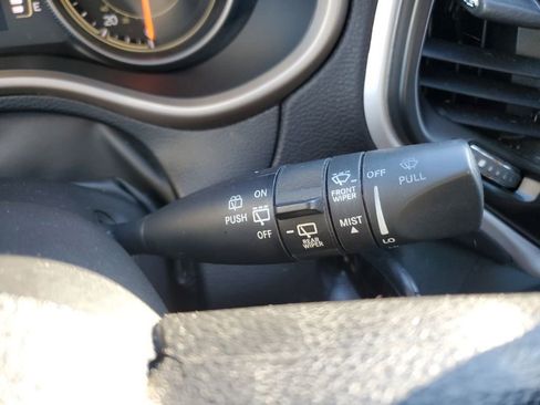 Used 2016 Jeep Cherokee Sport image 19