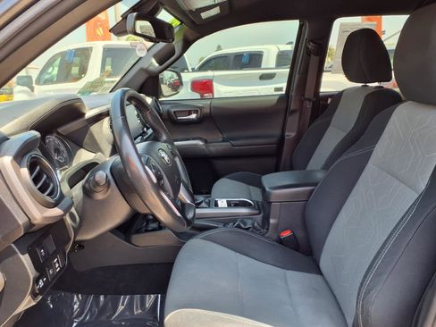 Used 2022 Toyota Tacoma TRD Off-Road w/ Technology Package RWD image 17