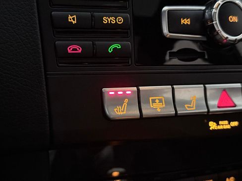 Used 2014 Mercedes-Benz E 350 4MATIC Sedan image 36