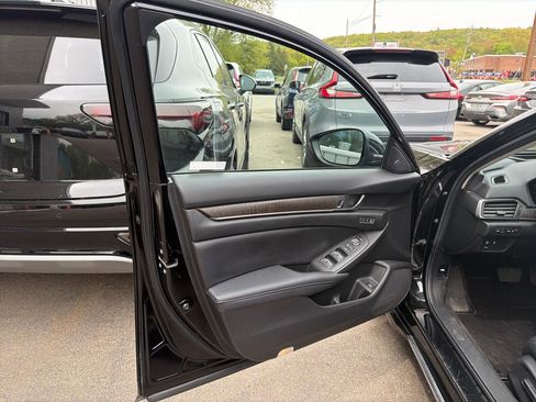 Used 2019 Honda Accord Touring image 15