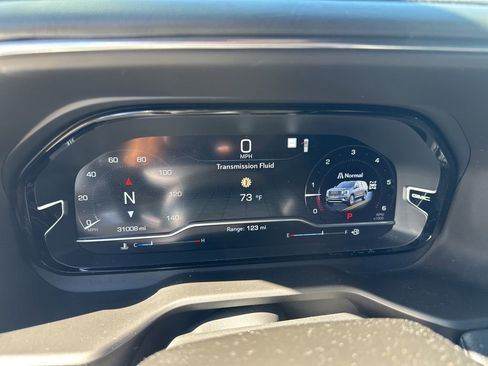 Used 2022 GMC Yukon XL Denali image 10