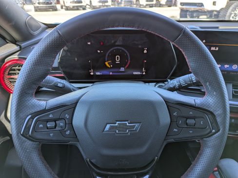 Used 2025 Chevrolet Trax RS w/ Sunroof Package image 19