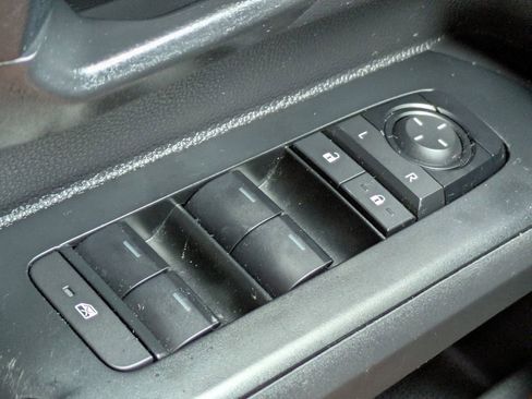 Used 2025 Toyota Tacoma SR5 AWD/4WD image 22