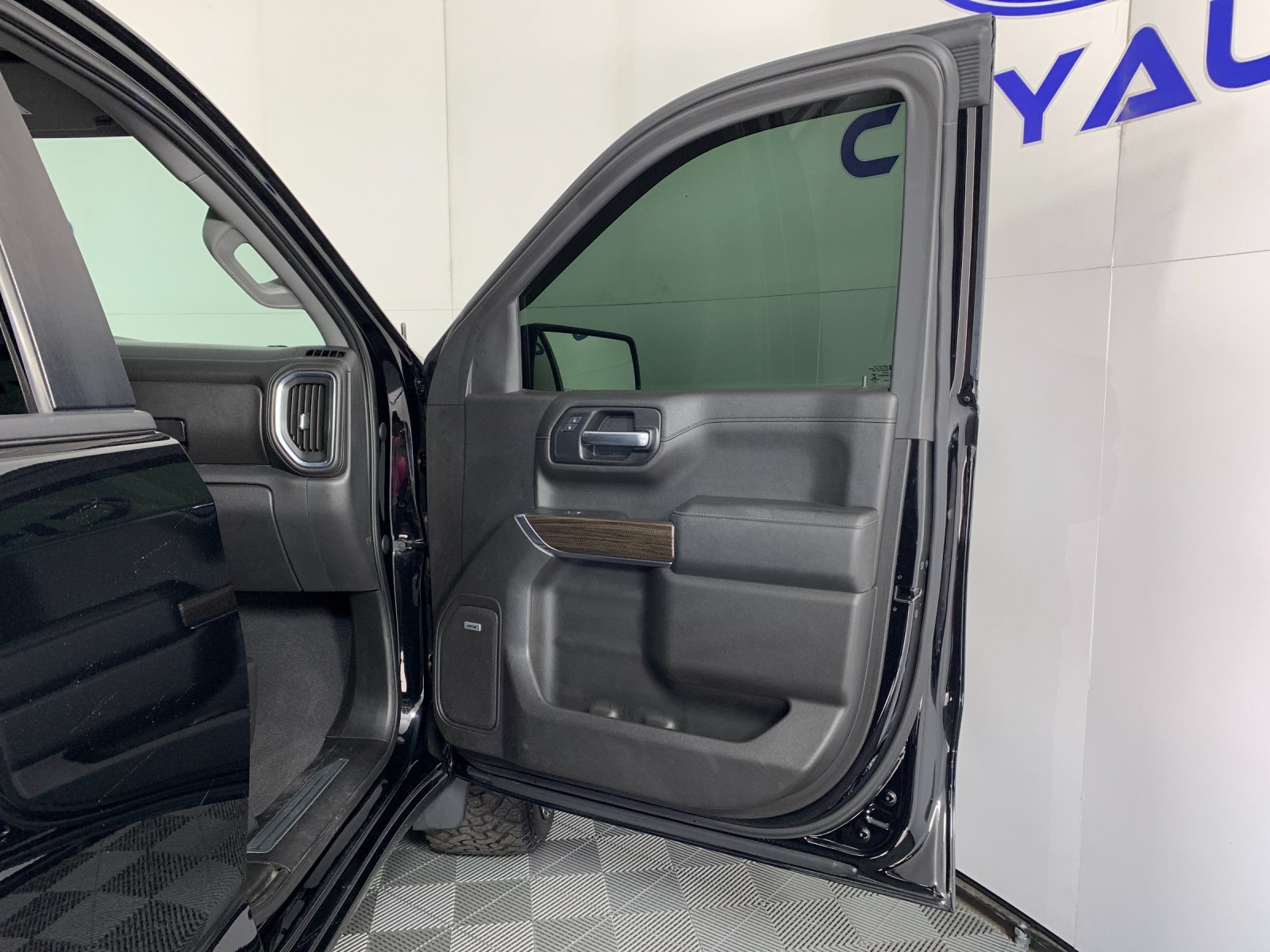 Used 2019 Chevrolet Silverado 1500 RST AWD/4WD image 37