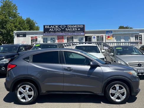 Used 2016 Honda HR-V LX image 11