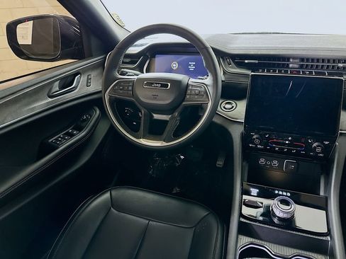 Used 2025 Jeep Grand Cherokee L Limited w/ Black Appearance Package image 18