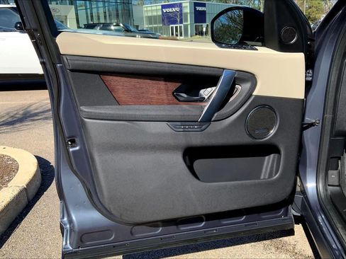 Used 2025 Land Rover Discovery Sport S image 21