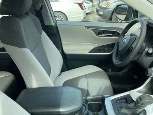 Used 2019 Toyota RAV4 XLE image 8