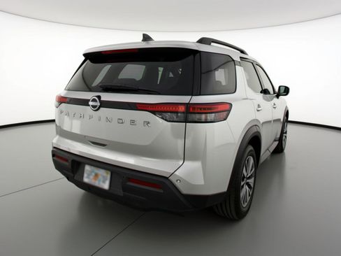 Used 2025 Nissan Pathfinder SV image 9